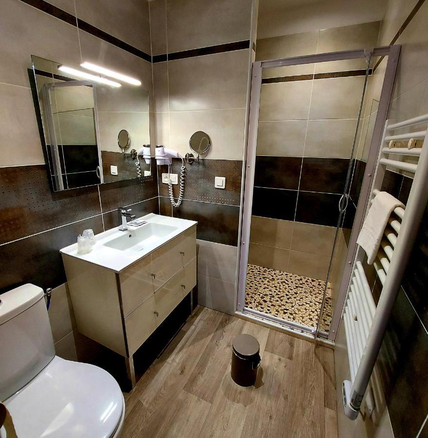 Hotel Les Hauts De Mourèze Eksteriør bilde