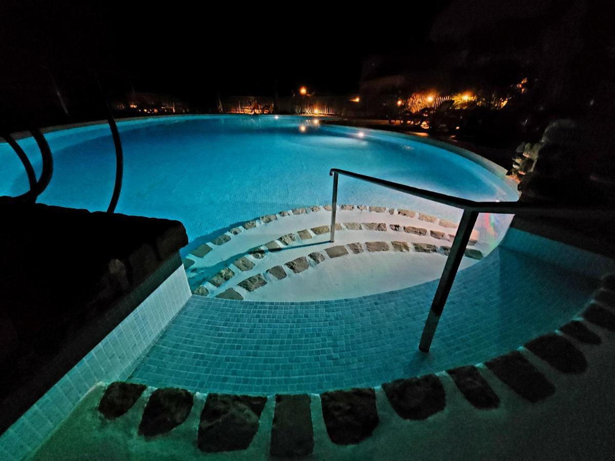 Hotel Les Hauts De Mourèze Eksteriør bilde